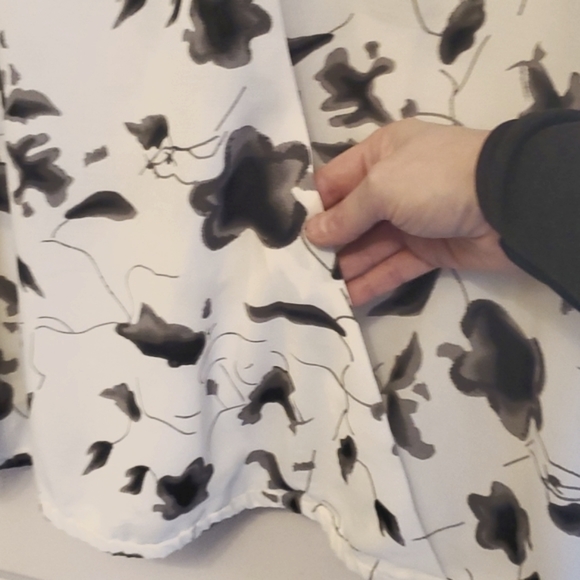 Crossover Front Abstract Floral Blouse - XXL - Picture 4 of 11